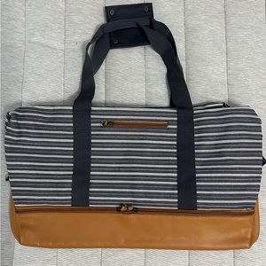 Weekender duffel bag